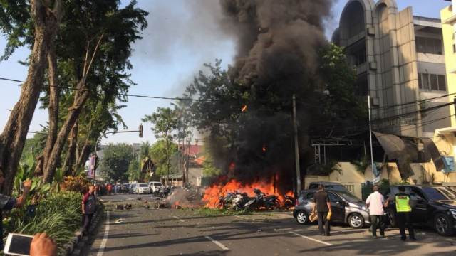 Количество погибших в итоге 3-х терактов в Индонезии возросло до 6-ти