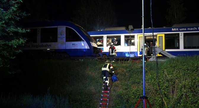 В Баварии столкнулись товарный и пассажирский поезда
