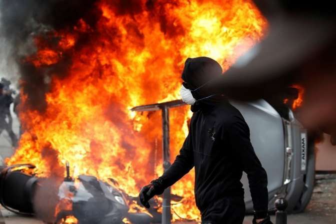 После беспорядков на демонстрации в столице франции в участки привезены 40 человек