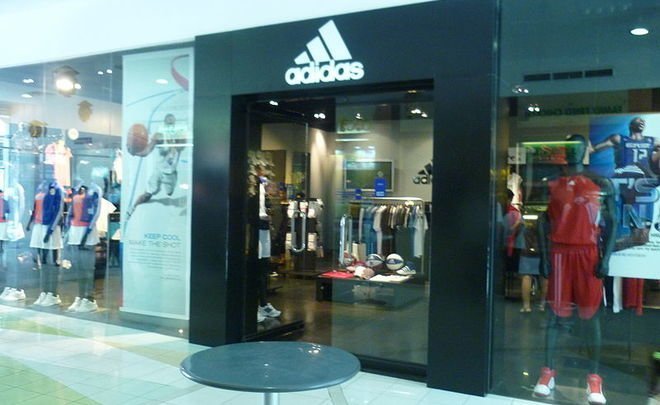 Литва возмутилась советской символикой на продукции Adidas