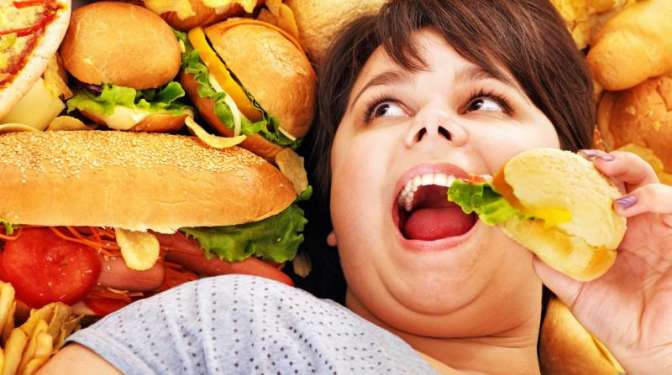 Ученые: Употребление пищи незаурядным методом вызывает больше удовольствия
