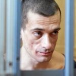 Во Франции бессрочно продлили арест художнику Павленскому