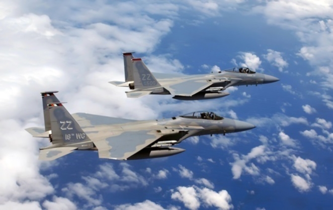 Два японских истребителя F-15 едва не столкнулись с пассажирским самолетом