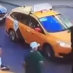 В Москве в толпу болельщиков въехало такси, есть пострадавшие