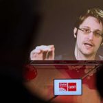 Лавров: РФ не будет обговаривать с США выдачу Сноудена