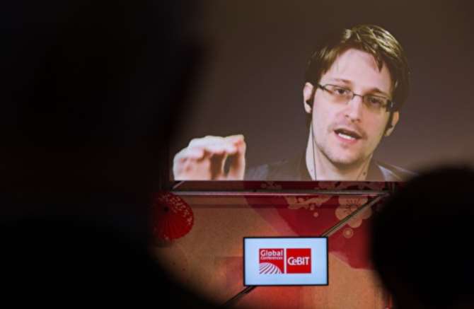 Лавров: РФ не будет обговаривать с США выдачу Сноудена