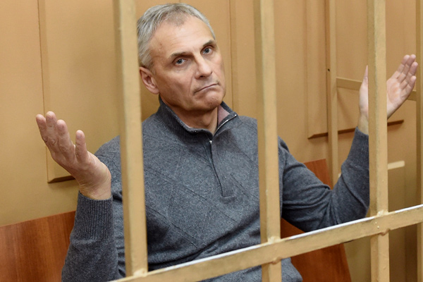 Экс-главе Сахалина Хорошавину СКР предъявил обвинения еще в 20 взятках