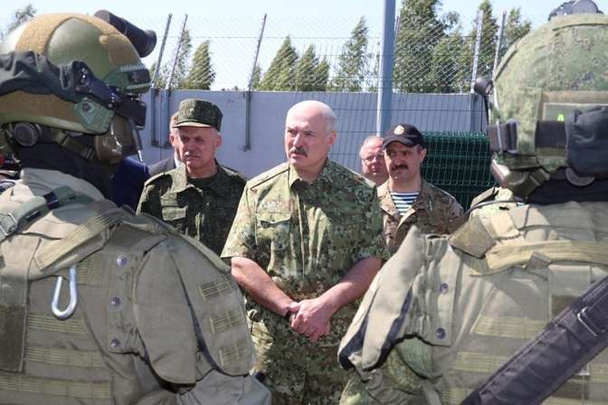 Лукашенко: Лучше Украина будет в НАТО, чем превратится в бандитское государство