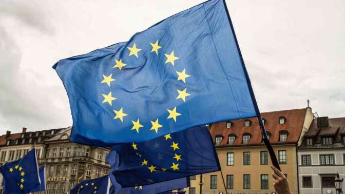 В Еврокомиссии сообщили, что пошлины США ослабляют трансатлантические отношения