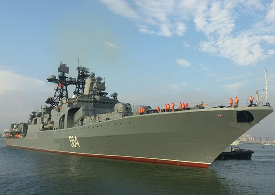 Русские и японские моряки провели общую тренировку по досмотру судна