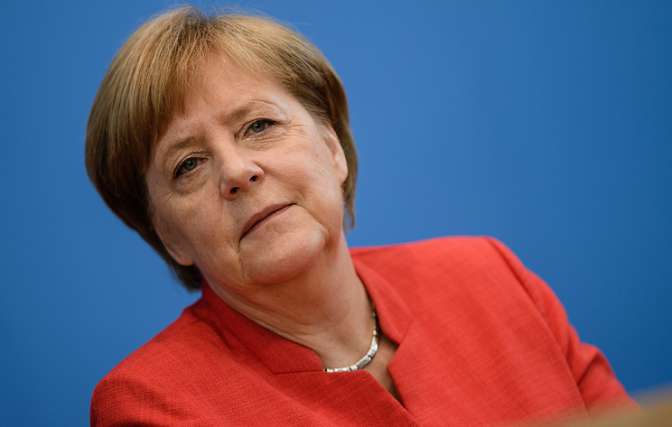 Меркель приветствует саммиты Трампа и В.Путина