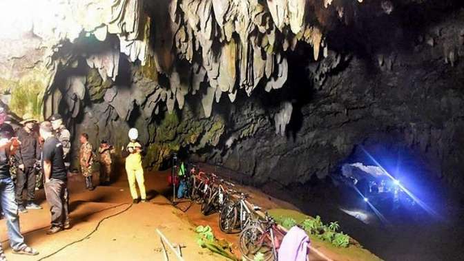 Из затопленной пещеры в Таиланде спасли всю команду и тренера