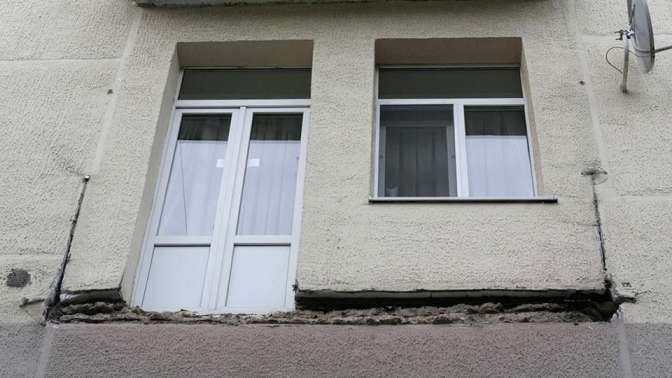 Житель россии раскачал балкон в квартире и разбился насмерть