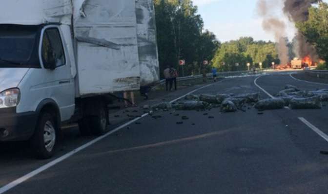 На трассе под Челябинском в ужасной трагедии насмерть разбились водители большегрузов