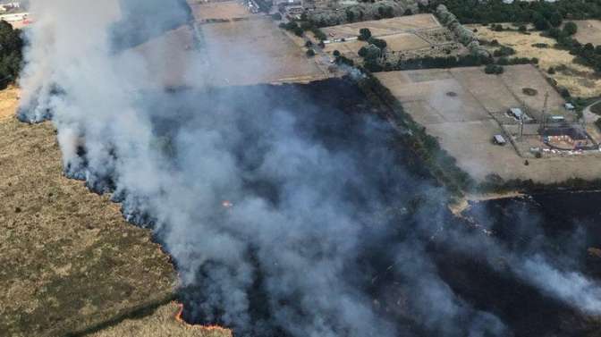 Сильный пожар произошел неподалеку от аэропорта Хитроу в столице Англии