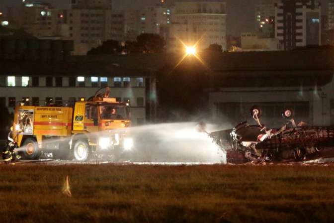Небольшой самолет разбился при посадке в аэропорту Сан-Паулу