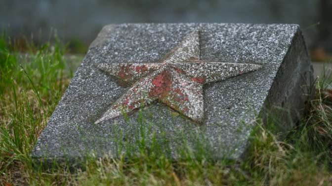 Польский список: 75 советских монументов могут снести в Прибалтике