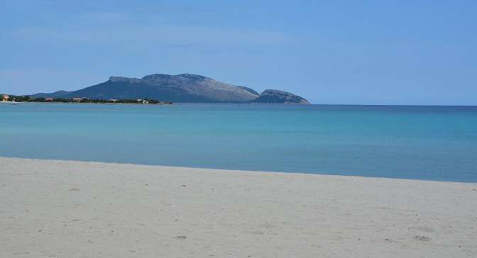 Туристам, крадущим песок с берегов Сардинии, грозят штрафами до 3-х тыс. евро