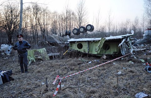СК опроверг версию взрыва на борту рухнувшего самолета Качиньского