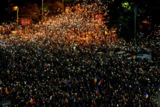Протестующие в Бухаресте пошли на штурм руководства — В Румынии Майдан