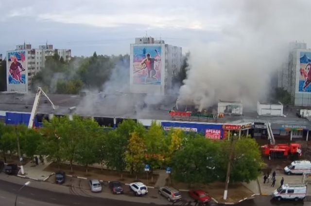 В коммерческом центре в Твери вспыхнул пожар