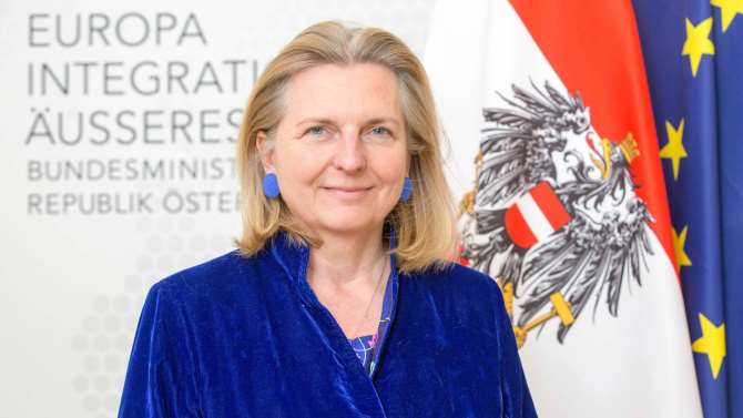 От руководителя МИД Австрии потребовали уйти в отставку из-за приглашения В.Путина