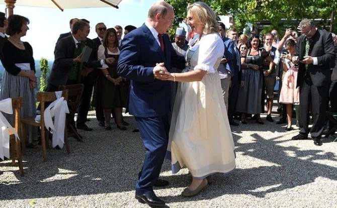 Свадебный подарок Владимира Путина главе МИД Австрии обошелся практически в 2 млн