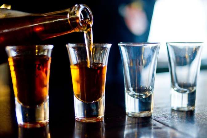 Роспотребнадзор: Число смертей от отравления спиртом снизилось в 14 раз