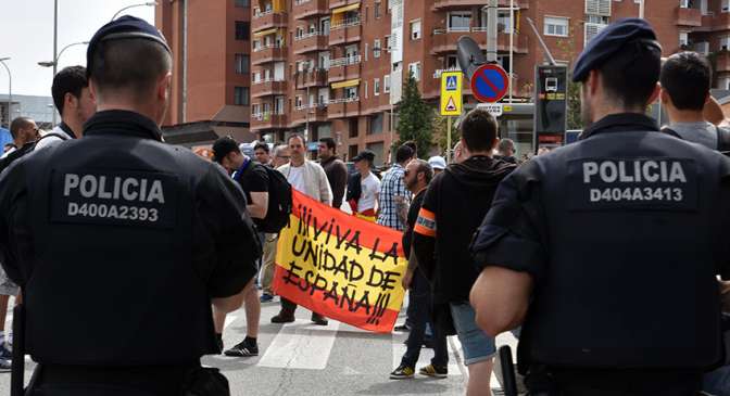 В Каталонии мужчина попытался напасть с ножом на служащих милиции