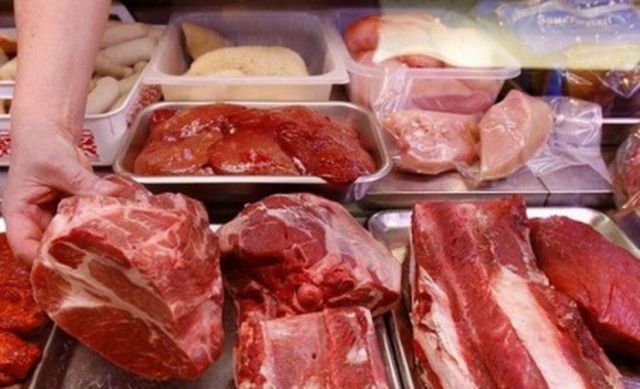 Заведующий столовой в Слободском похитил практически 900 кг мяса