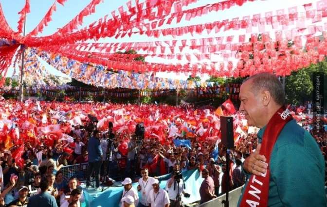 Эрдогана переизбрали главой правящей Партии справедливости и развития