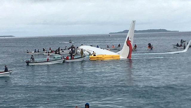 Пассажирский самолет упал на воду в Микронезии: События в мире