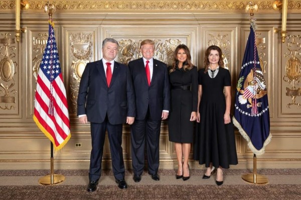 Порошенко встретился с Трампом в Нью-Йорке: размещено фото президентов в красных галстуках