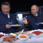 Путин и Си Цзиньпин пожарили блины на острове российский
