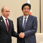 Путин и Абэ побеседовали без свидетелей о мирном контракте
