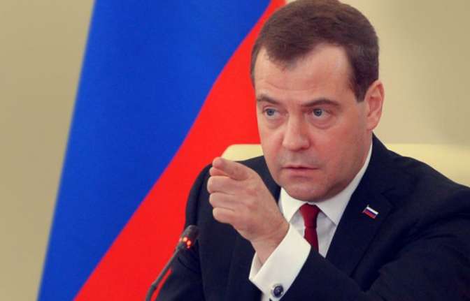 Медведев назвал отмену внутреннего роуминга победой