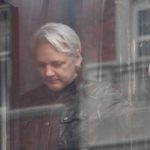 AP: Ассанж планировал бежать в РФ