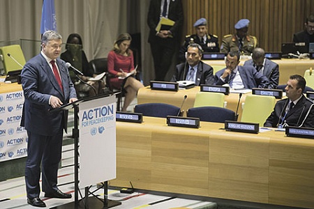 Порошенко обсудил с генеральным секретарем ООН развертывание миротворцев на Донбассе