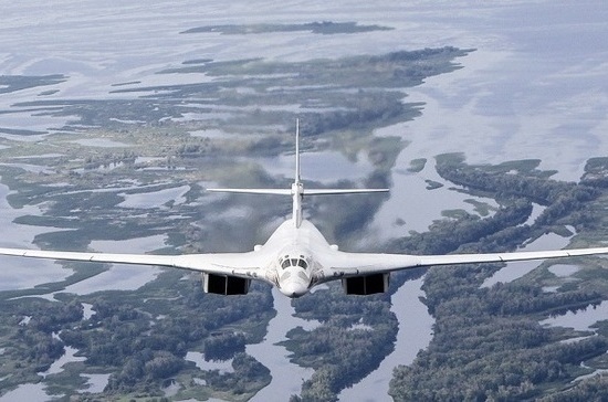 Русские ракетоносцы Ту-160 совершили полет через Северный полюс