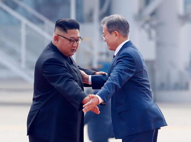 Ким Чен Ын и Мун Чжэ Ин сели за стол переговоров