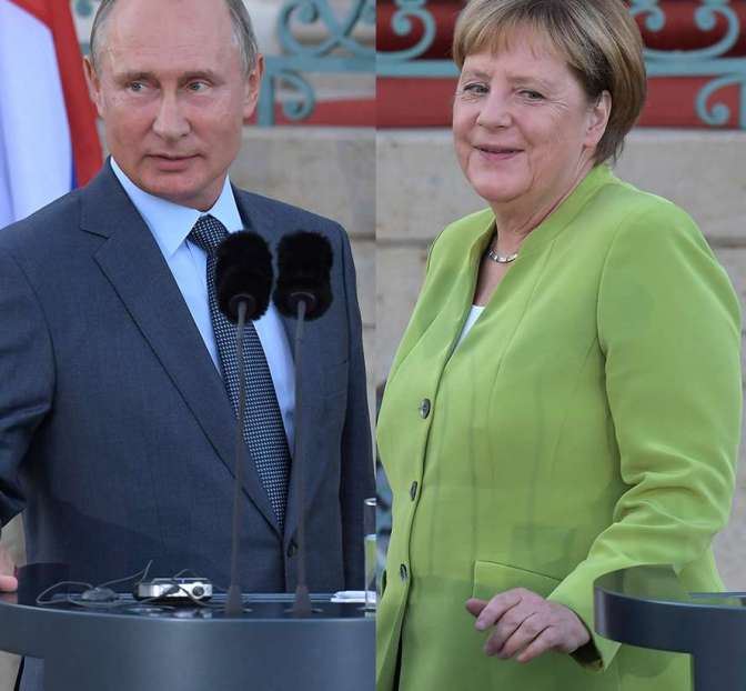 Путин выразил Меркель обеспокоенность ситуацией после убийства Захарченко