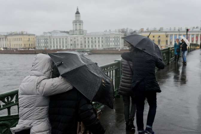 МЧС вновь объявило штормовое предупреждение в Петербурге