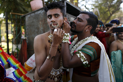В Индии отменили уголовное наказание за гомосексуальные связи