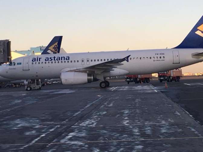 Мотор самолета Air Astana зажегся после посадки в аэропорту Астаны