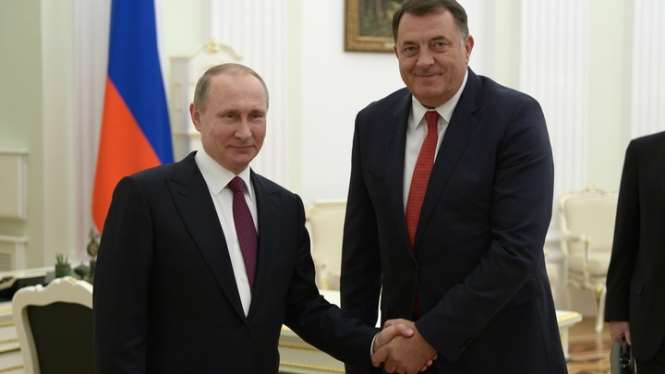 Путин провел встречу с президентом Республики Сербской в Сочи