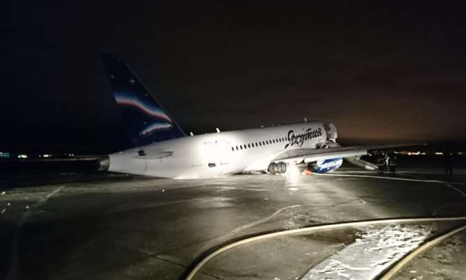 Появилось видео инцидента с самолетом RRJ Superjet в Якутске