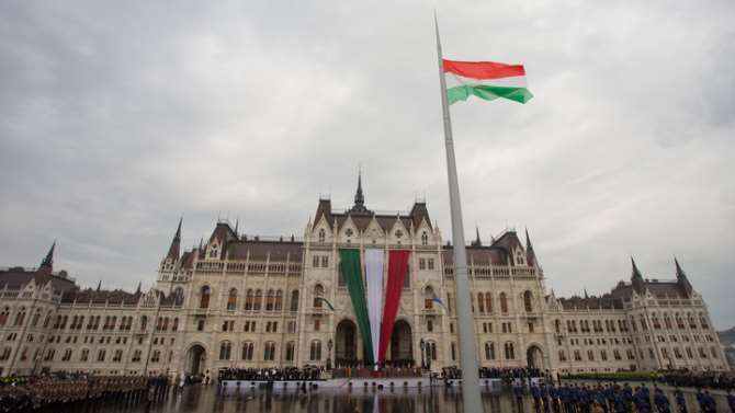 Венгрия обвинила ЕС в ведении тайного бизнеса с Россией, прикрываясь «поверхностными ссорами»