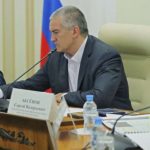 Аксенов попросил ФСБ вернуть выданные на взятки деньги