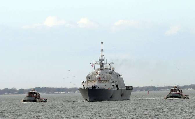 Китайский эсминец дерзко «подрезал» корабль ВМС США в Южно-Китайском море