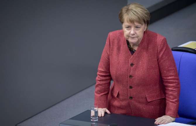 Самолет Меркель совершил вынужденную посадку на пути на саммит G20